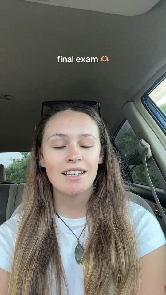 Post 7 by georgia 🌞🪸🌺🌊 on TikTok (video)