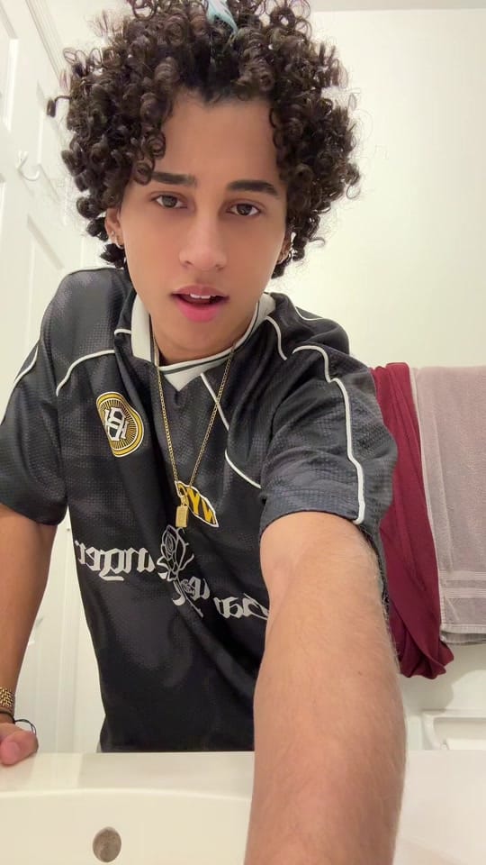 Post 2 by Santi on TikTok (video)