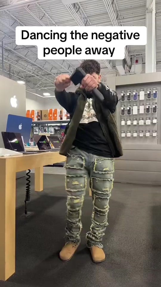 Post 1 by Luis on TikTok (video)