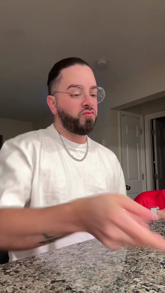 Post 10 by Luis on TikTok (video)
