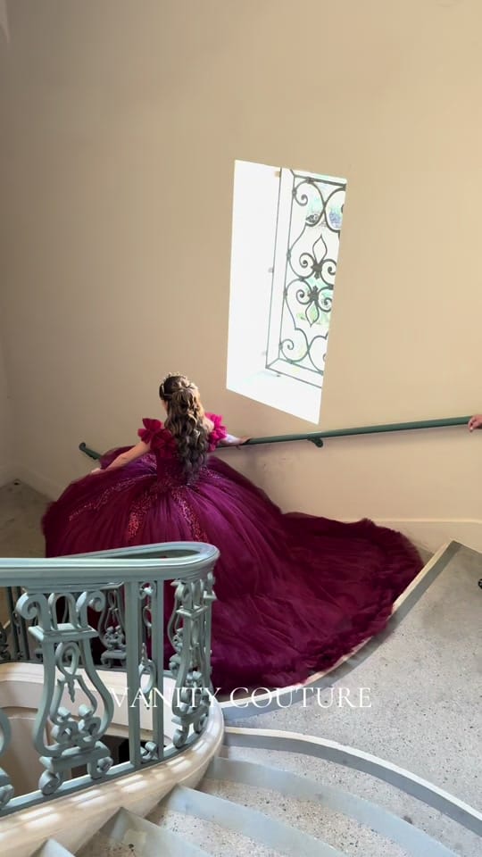 Post 4 by VanityCoutureBoutique on TikTok (video)