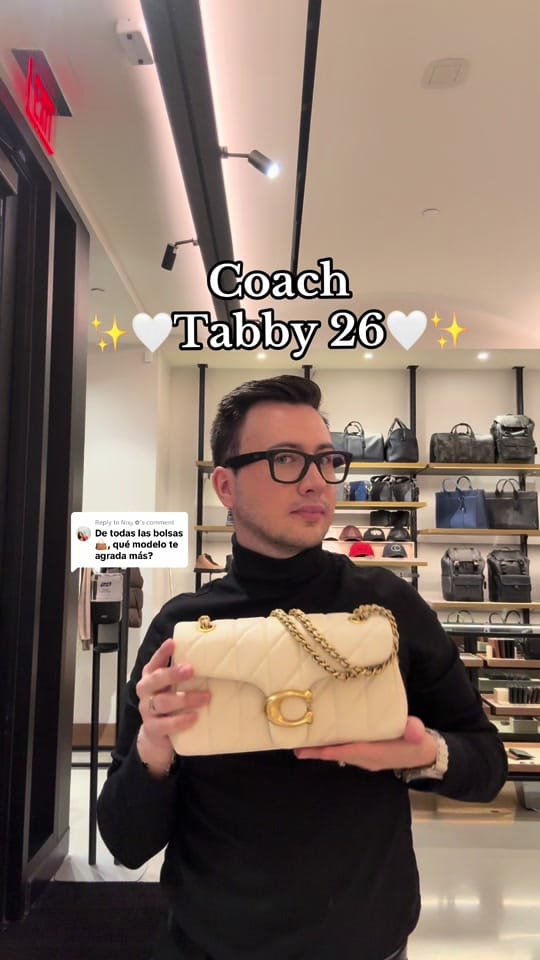 Post 10 by Delatorrelux on TikTok (video)