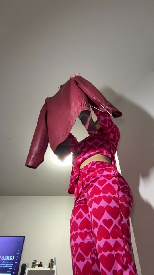 Post 8 by Nicolle Viafara on TikTok (video)