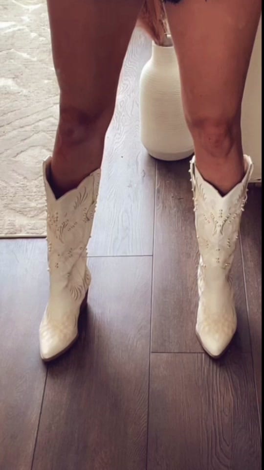 Post 4 by Christina🦋 on TikTok (video)