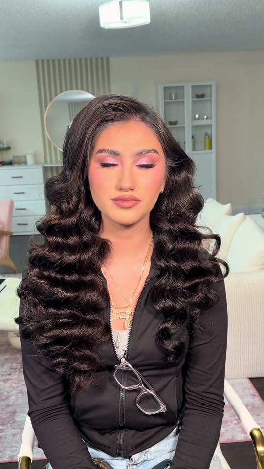 Post 5 by Denisse Makeup & Hair Artist on TikTok (video)