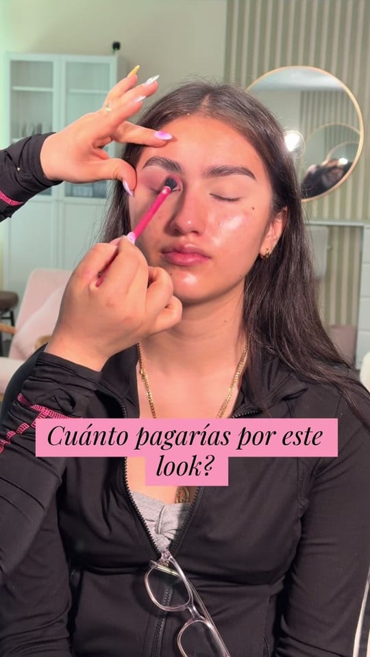 Post 4 by Denisse Makeup & Hair Artist on TikTok (video)