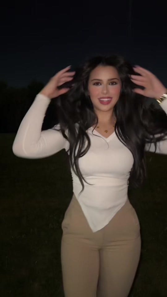 Post 9 by Lara 💎 on TikTok (video)