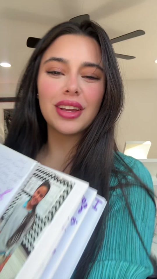 Post 6 by Lara 💎 on TikTok (video)