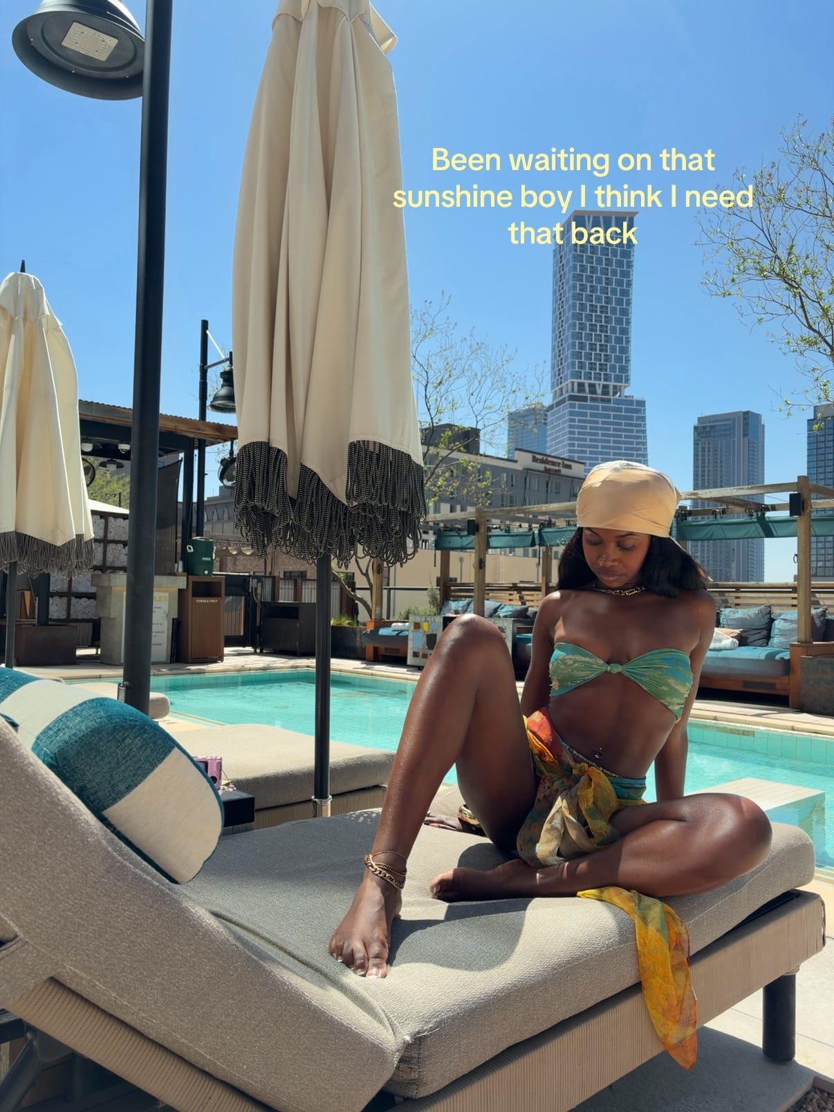 Post 1 by themonaeporter on TikTok (video)