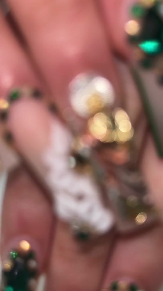 Post 10 by ellinailedit on TikTok (video)