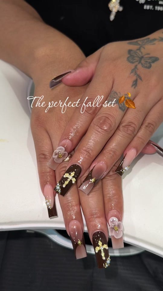 Post 7 by ellinailedit on TikTok (video)