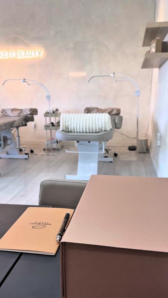 Post 2 by _makeitbeauty on TikTok (video)