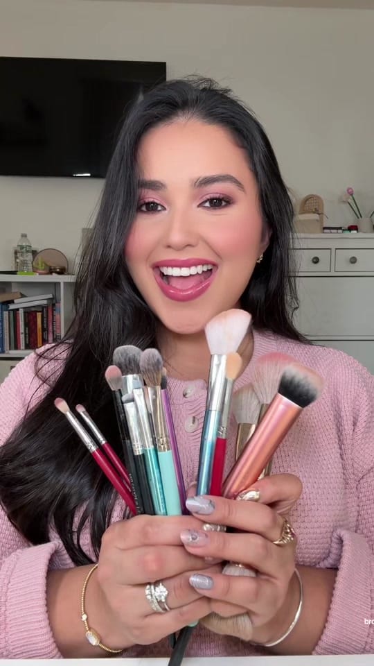 Post 10 by dulce 🍬 too sassy makeup on TikTok (video)