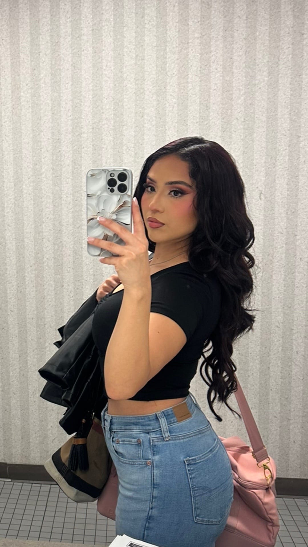Post 6 by Gabriela Alexa on TikTok (video)