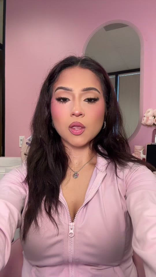 Post 2 by Gabriela Alexa on TikTok (video)