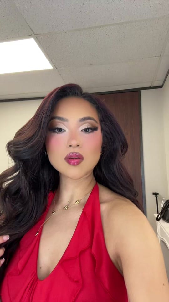 Post 4 by Gabriela Alexa on TikTok (video)