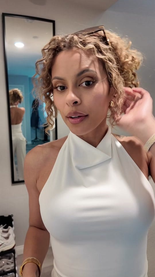 Post 2 by Adrianna Brown on TikTok (video)
