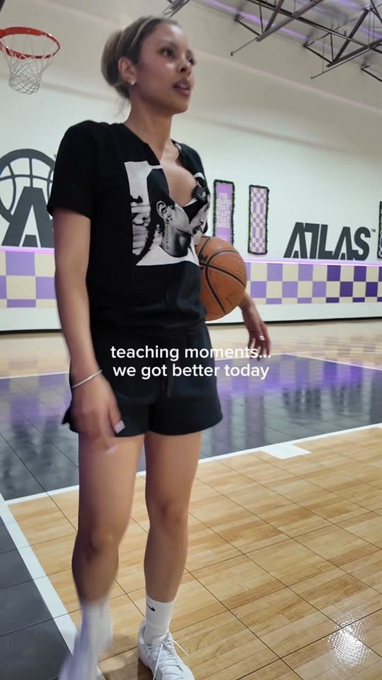 Post 7 by Adrianna Brown on TikTok (video)