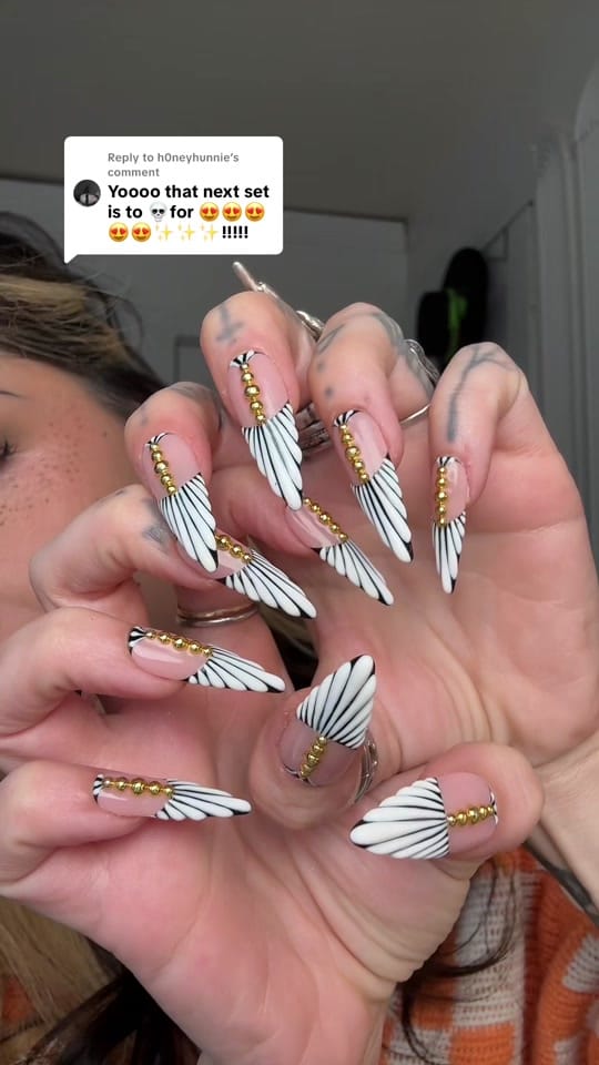 Post 4 by Mariel on TikTok (video)