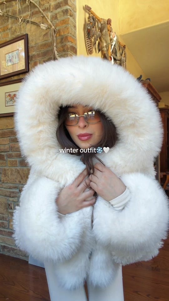 Post 4 by MELANIE ELISA on TikTok (video)