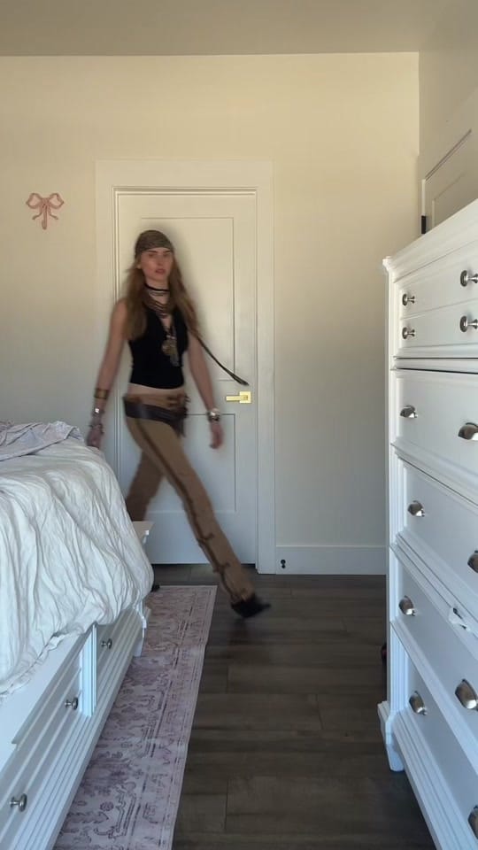 Post 2 by Anna Gantt on TikTok (video)