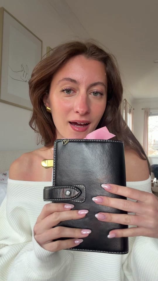 Post 3 by juliakuliss on TikTok (video)