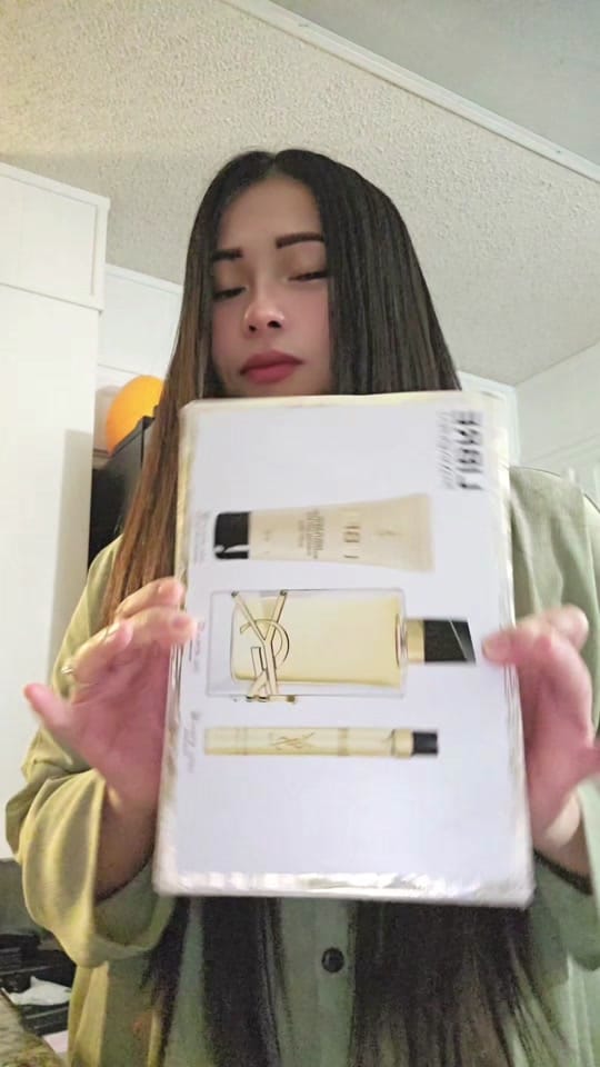 Post 4 by Flore Buhat on TikTok (video)
