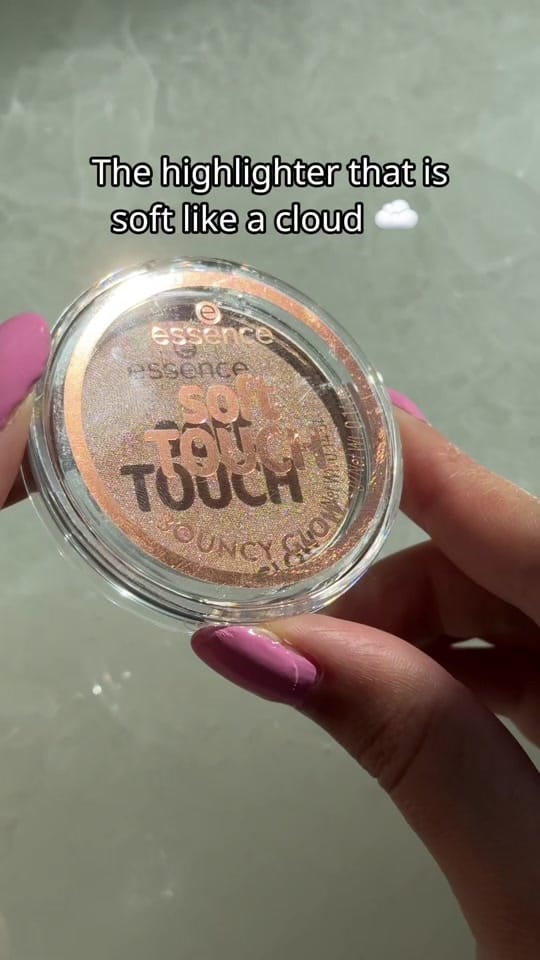 Post 9 by essence cosmetics on TikTok (video)