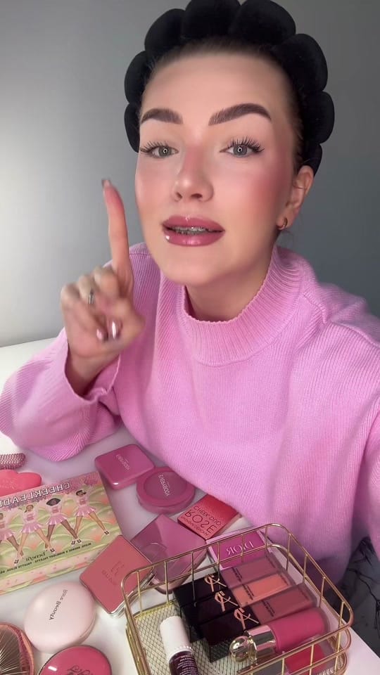 Post 10 by makeupelza on TikTok (video)