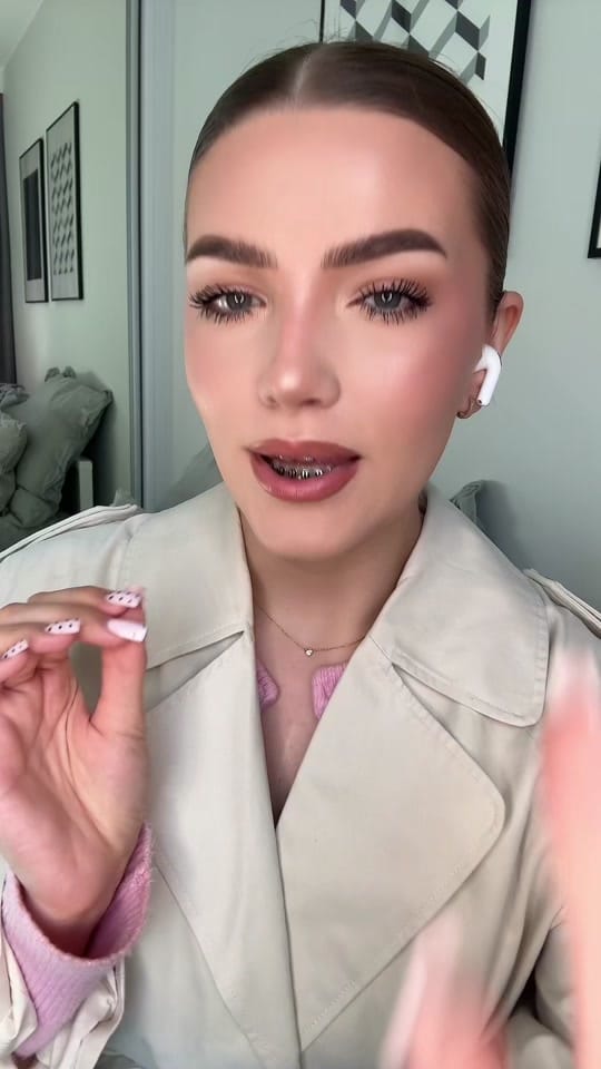 Post 2 by makeupelza on TikTok (video)
