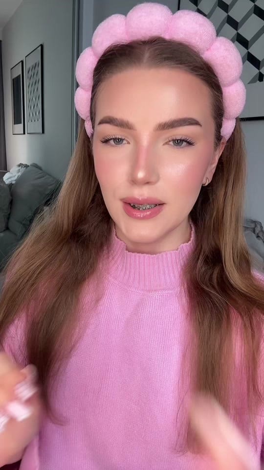 Post 3 by makeupelza on TikTok (video)