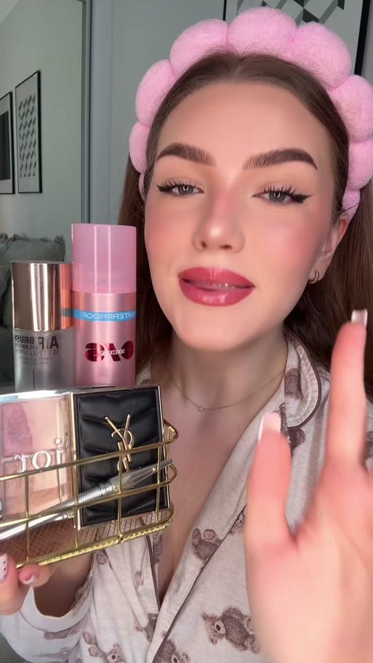 Post 4 by makeupelza on TikTok (video)