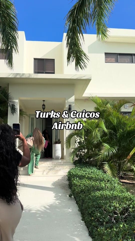Post 2 by AlexisCrashay on TikTok (video)