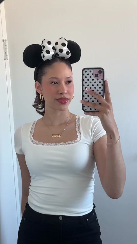 Post 4 by Thalia on TikTok (video)