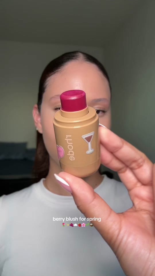Post 5 by Thalia on TikTok (video)