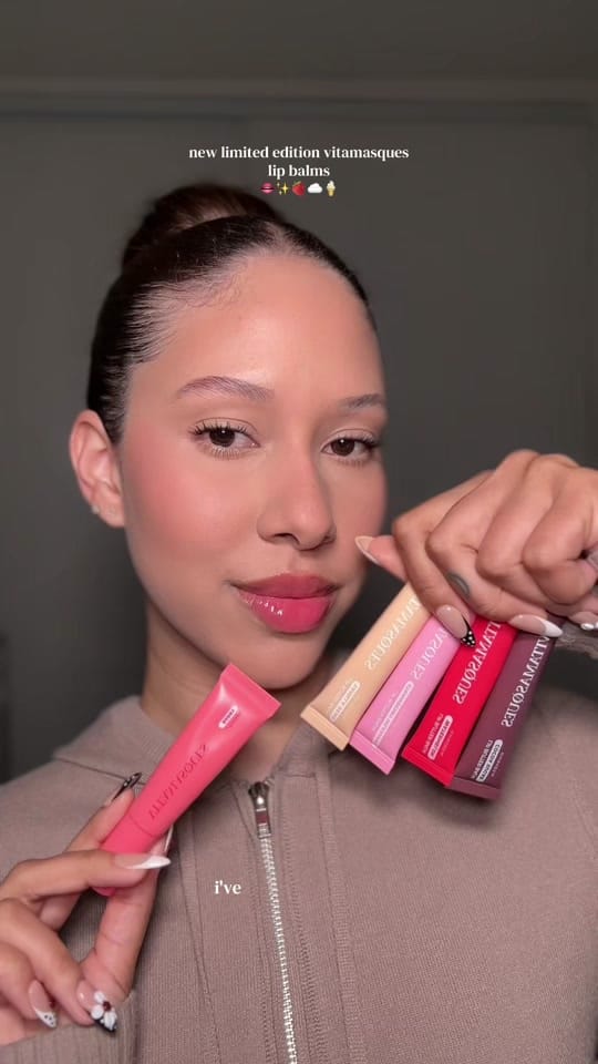 Post 10 by Thalia on TikTok (video)