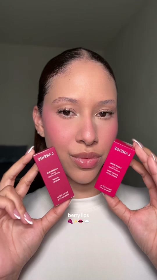 Post 7 by Thalia on TikTok (video)