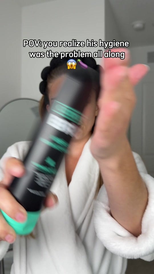 Post 2 by Nathália | Content Creator on TikTok (video)