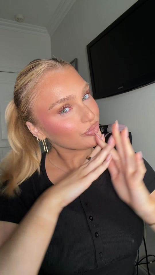 Post 2 by ☆K Y L I E K A K E ☆ on TikTok (video)