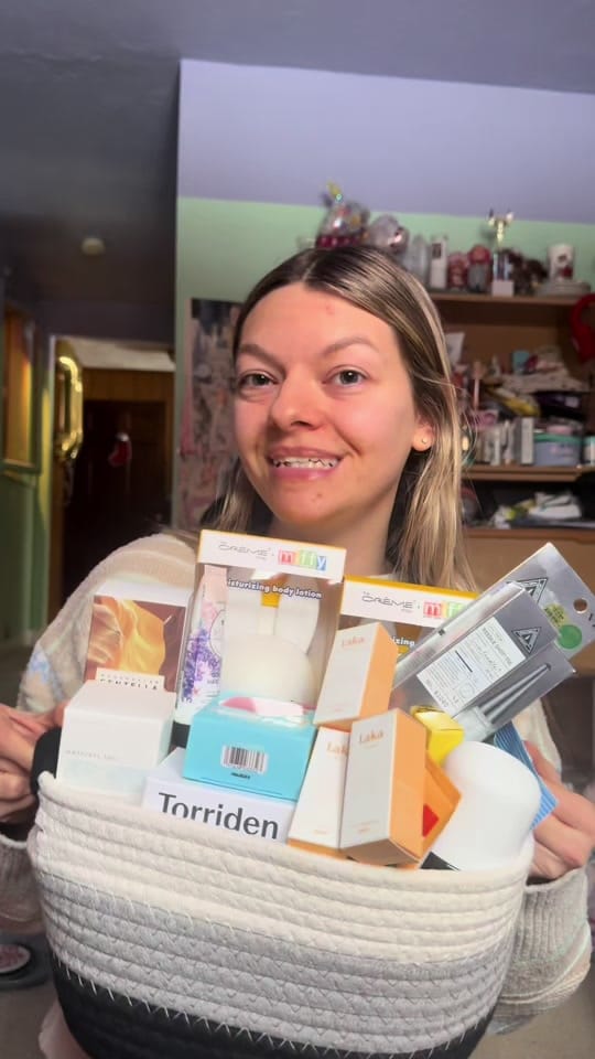 Post 6 by Helza on TikTok (video)