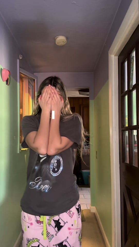 Post 1 by Helza on TikTok (video)