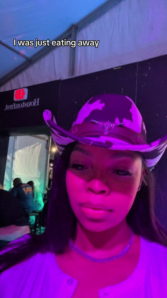 Post 3 by Meelah on TikTok (video)