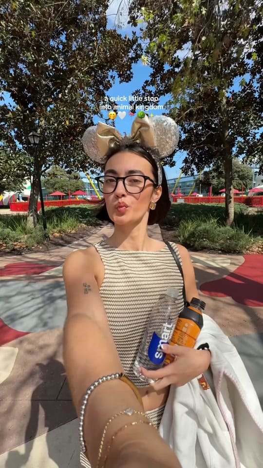 Post 2 by Lauren Desloge on TikTok (video)