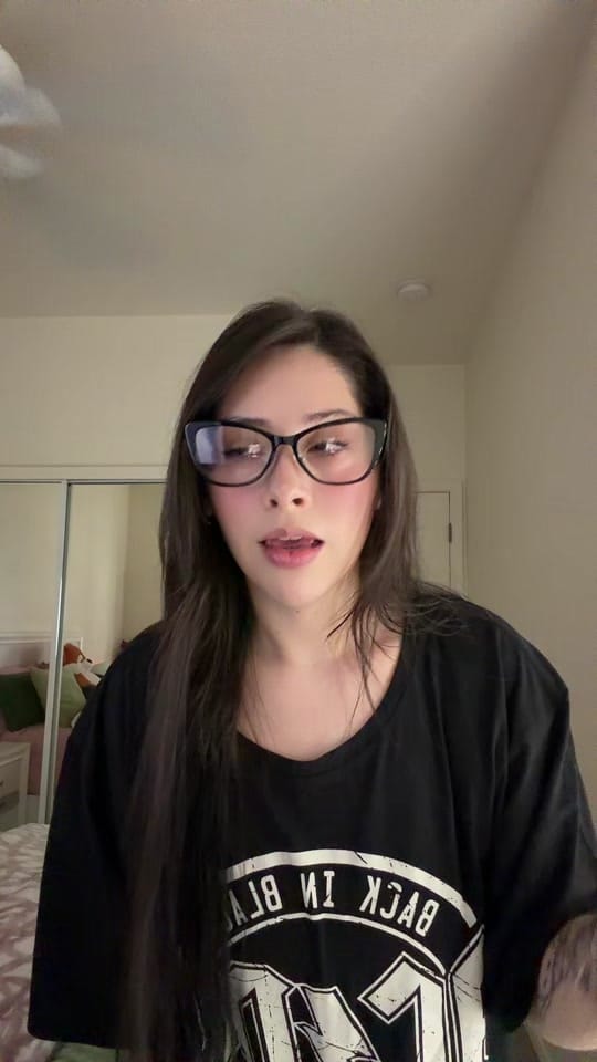 Post 3 by Mariana B’🍓 on TikTok (video)