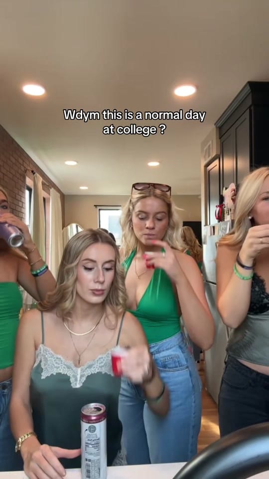 Post 4 by elena 💌 on TikTok (video)