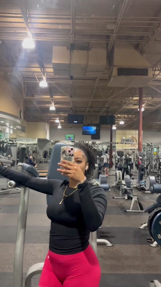 Post 1 by Nailsxailin on TikTok (video)