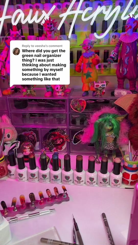 Post 8 by Fauxacrylic on TikTok (video)