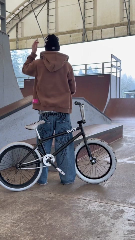 Post 6 by Kyle Wavy on TikTok (video)
