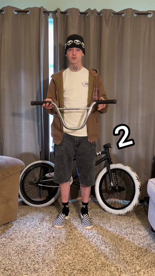 Post 10 by Kyle Wavy on TikTok (video)