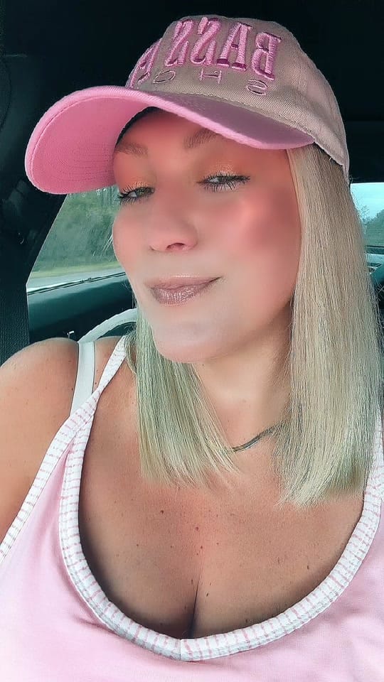 Post 3 by 90scountrybabe on TikTok (video)